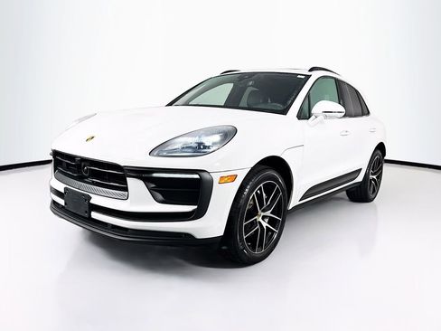 Used 2022 Porsche Macan w/ Premium Package Plus AWD/4WD image 3