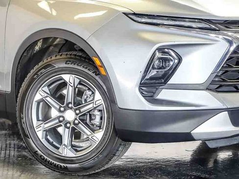 Used 2023 Chevrolet Blazer LT FWD image 4