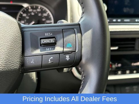 Used 2025 Nissan Rogue SV AWD/4WD image 15