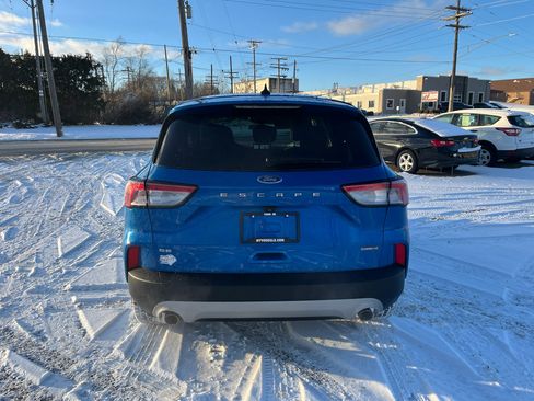 Used 2021 Ford Escape SE image 4