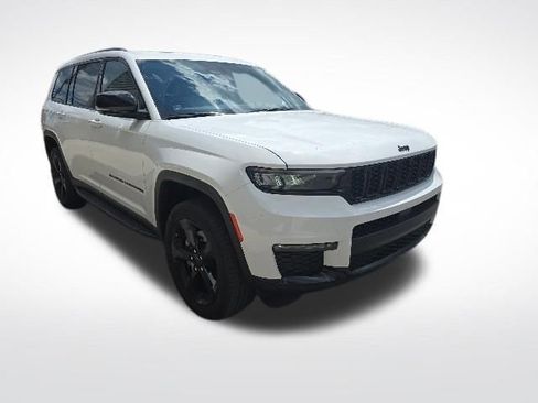 Used 2023 Jeep Grand Cherokee L Limited w/ Black Appearance Package AWD/4WD image 7