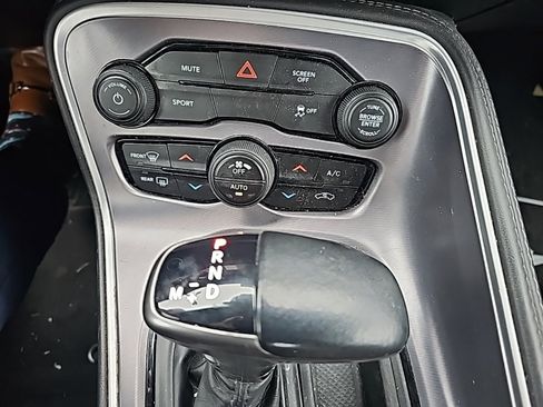 Used 2019 Dodge Challenger SXT image 5
