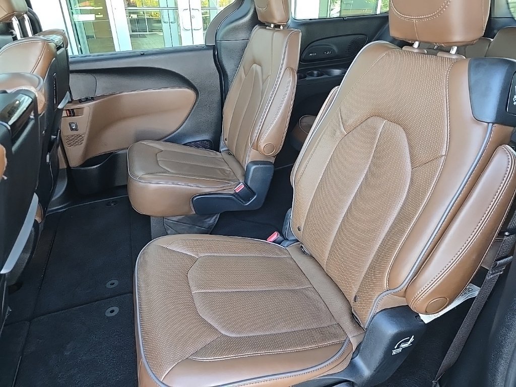 Used 2018 Chrysler Pacifica Limited w/ Tire & Wheel Group FWD image 36