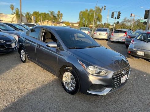 Used 2019 Hyundai Accent SE image 3