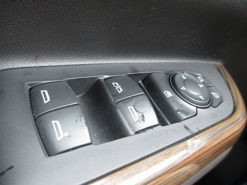 Used 2023 GMC Acadia SLE w/ Driver Convenience Package image 24