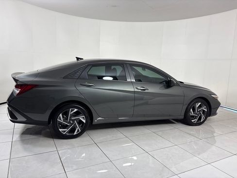 Certified 2025 Hyundai Elantra SEL FWD image 6