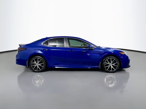 Used 2023 Toyota Camry SE FWD image 3