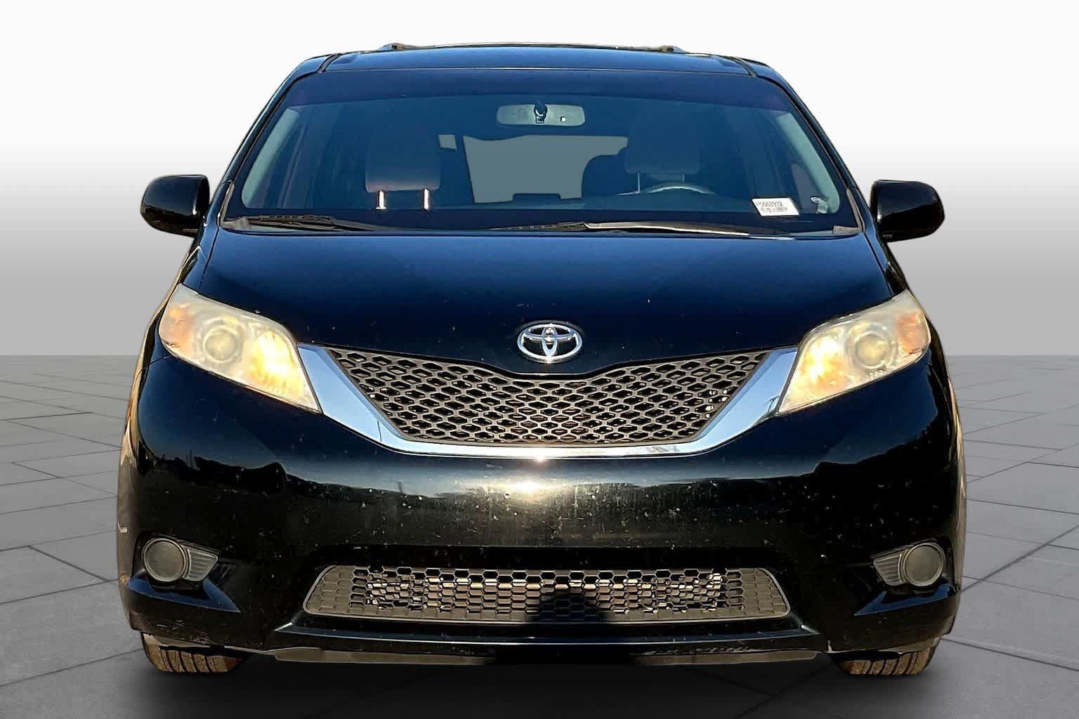 Used 2015 Toyota Sienna LE FWD image 4