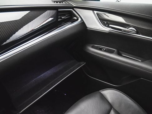 Used 2024 Cadillac XT6 Sport image 17