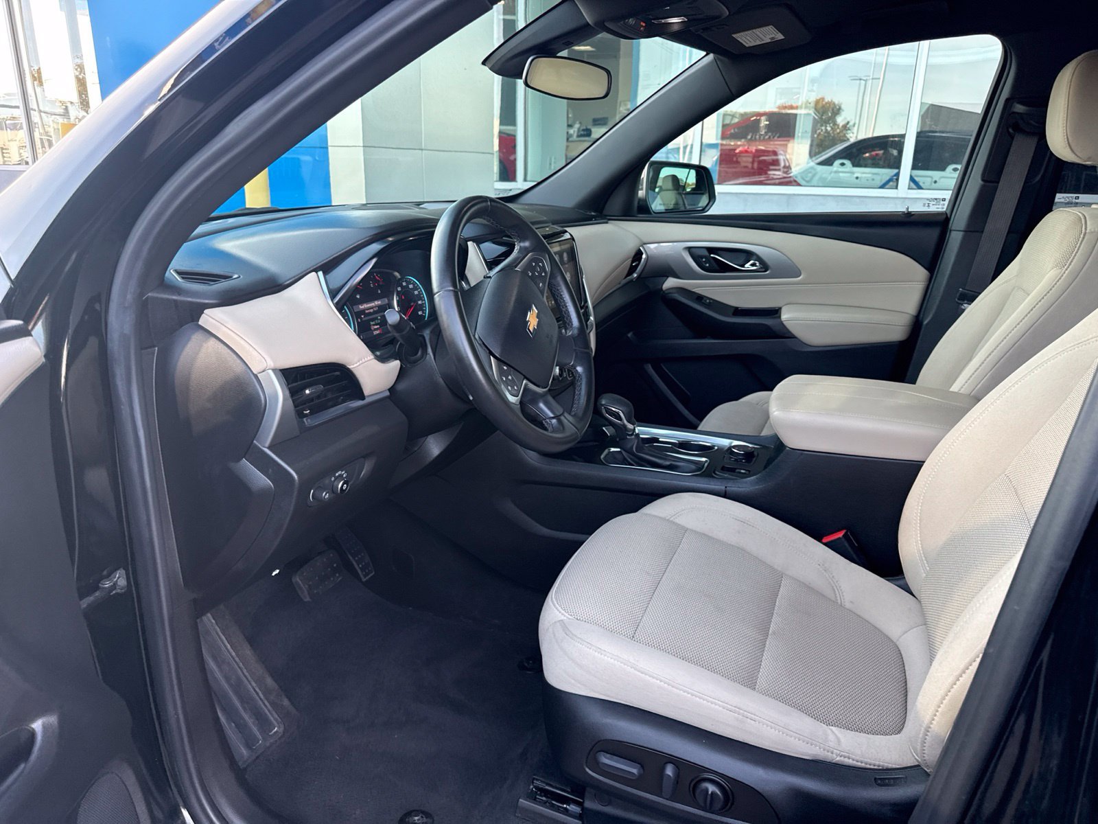 Used 2023 Chevrolet Traverse LT w/ LPO, Cargo Package AWD/4WD image 20