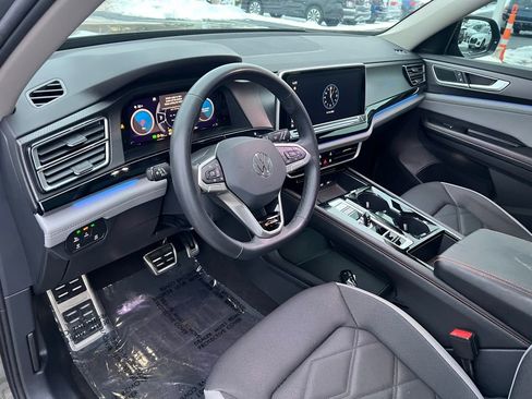 Used 2024 Volkswagen Atlas Peak Edition SE image 10