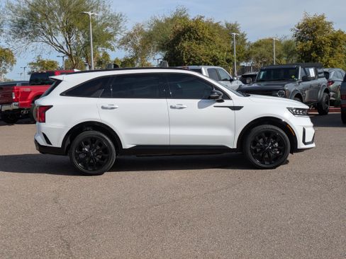 Used 2023 Kia Sorento SX image 2