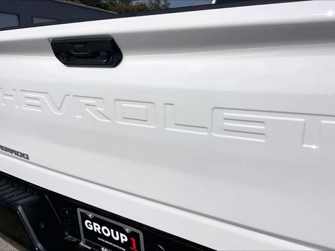 Used 2022 Chevrolet Silverado 2500 Custom w/ Custom Convenience Package image 9