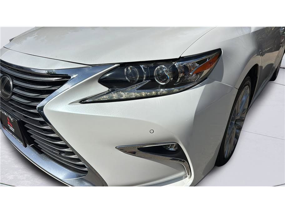 Used 2016 Lexus ES 350 w/ Luxury Package w/Wood Trim FWD image 10