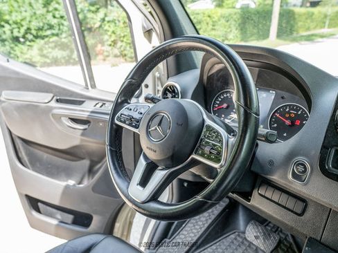 Used 2023 Mercedes-Benz Sprinter 2500 image 43