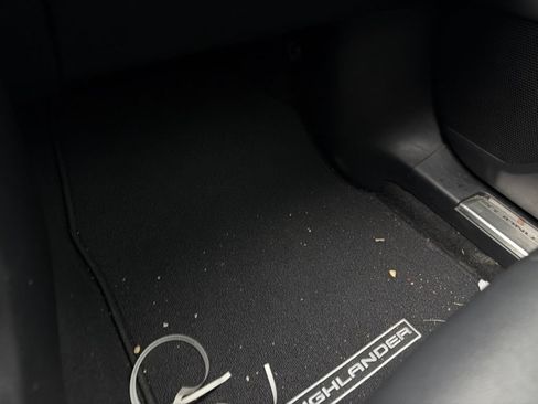 Used 2022 Toyota Highlander XSE FWD image 25