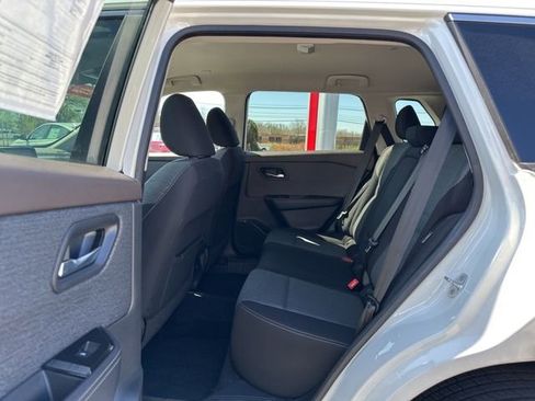 Certified 2022 Nissan Rogue SV image 9