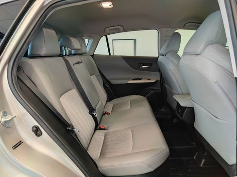 Used 2021 Toyota Venza XLE w/ Carpet Mat Package (TMS) AWD/4WD image 19