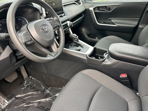 Used 2024 Toyota RAV4 LE AWD/4WD image 9