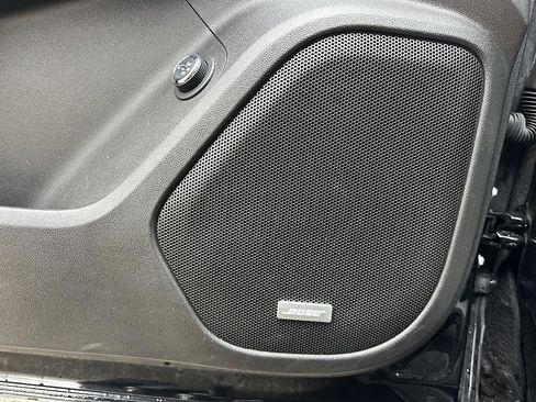 Used 2021 GMC Acadia SLT image 16