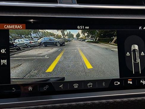 Used 2019 Land Rover Range Rover Velar R-Dynamic SE AWD/4WD image 11