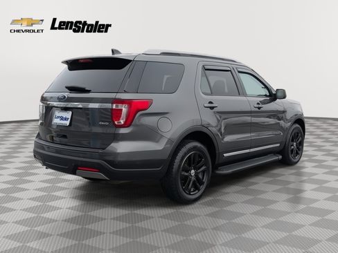 Used 2019 Ford Explorer XLT image 5