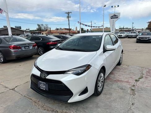 Used 2018 Toyota Corolla LE FWD image 3