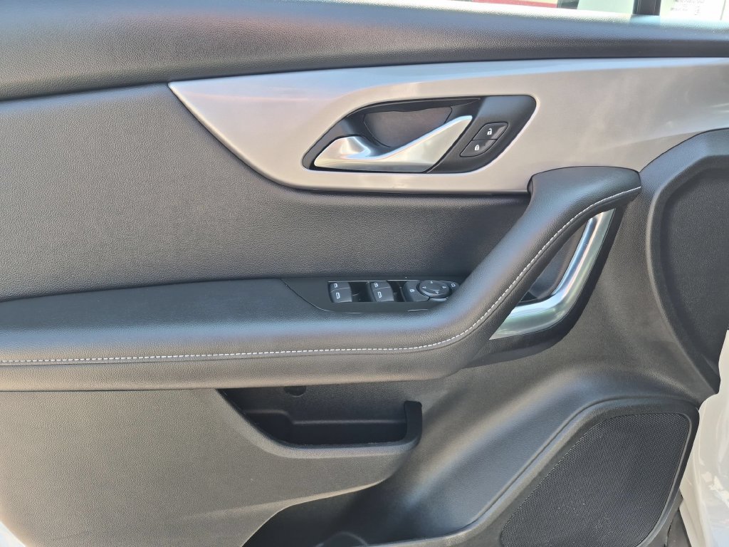 Used 2025 Chevrolet Blazer LT FWD image 11