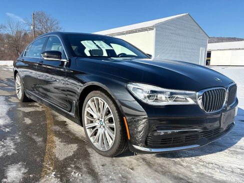 Used 2018 BMW 750i xDrive image 2