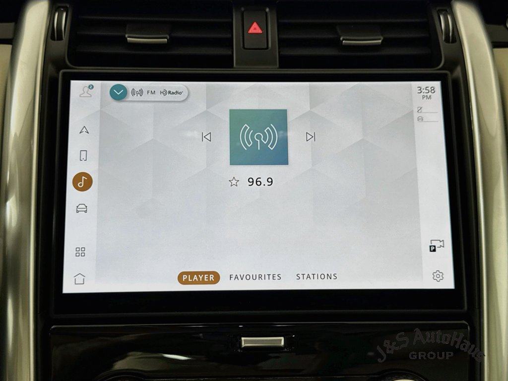Used 2025 Land Rover Discovery S AWD/4WD image 17