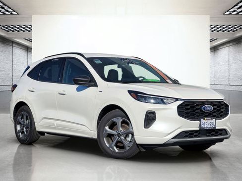 Used 2024 Ford Escape ST-Line w/ Tech Pack #1 FWD image 2