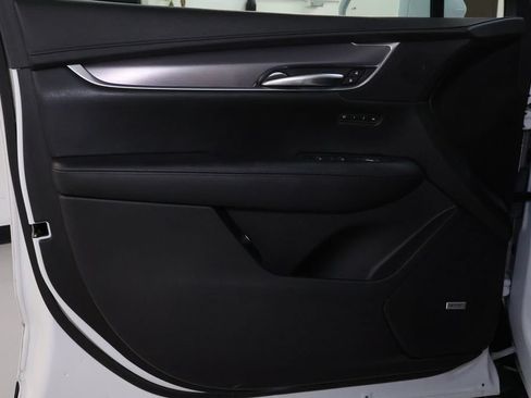 Used 2018 Cadillac XT5 Luxury w/ Driver Awareness Package AWD/4WD image 13