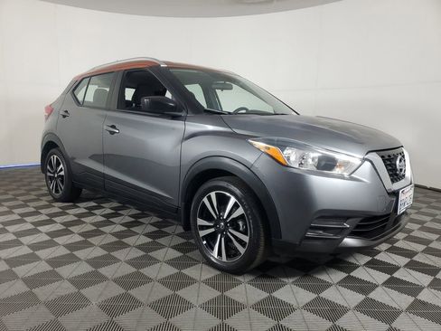 Used 2020 Nissan Kicks SV image 2