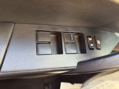 Used 2018 Toyota Corolla SE FWD image 24