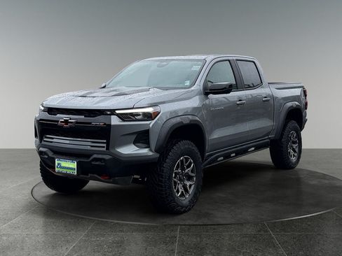 Used 2026 Chevrolet Colorado ZR2 w/ Technology Package AWD/4WD image 3