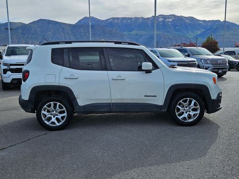 Used 2016 Jeep Renegade Latitude AWD/4WD image 2