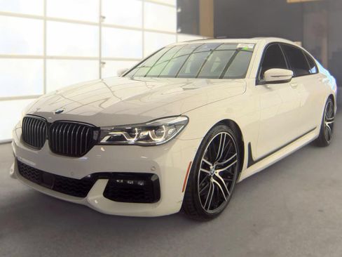 Used 2019 BMW 750i w/ Executive Package RWD image 1