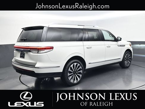 Used 2023 Lincoln Navigator L Reserve AWD/4WD image 9