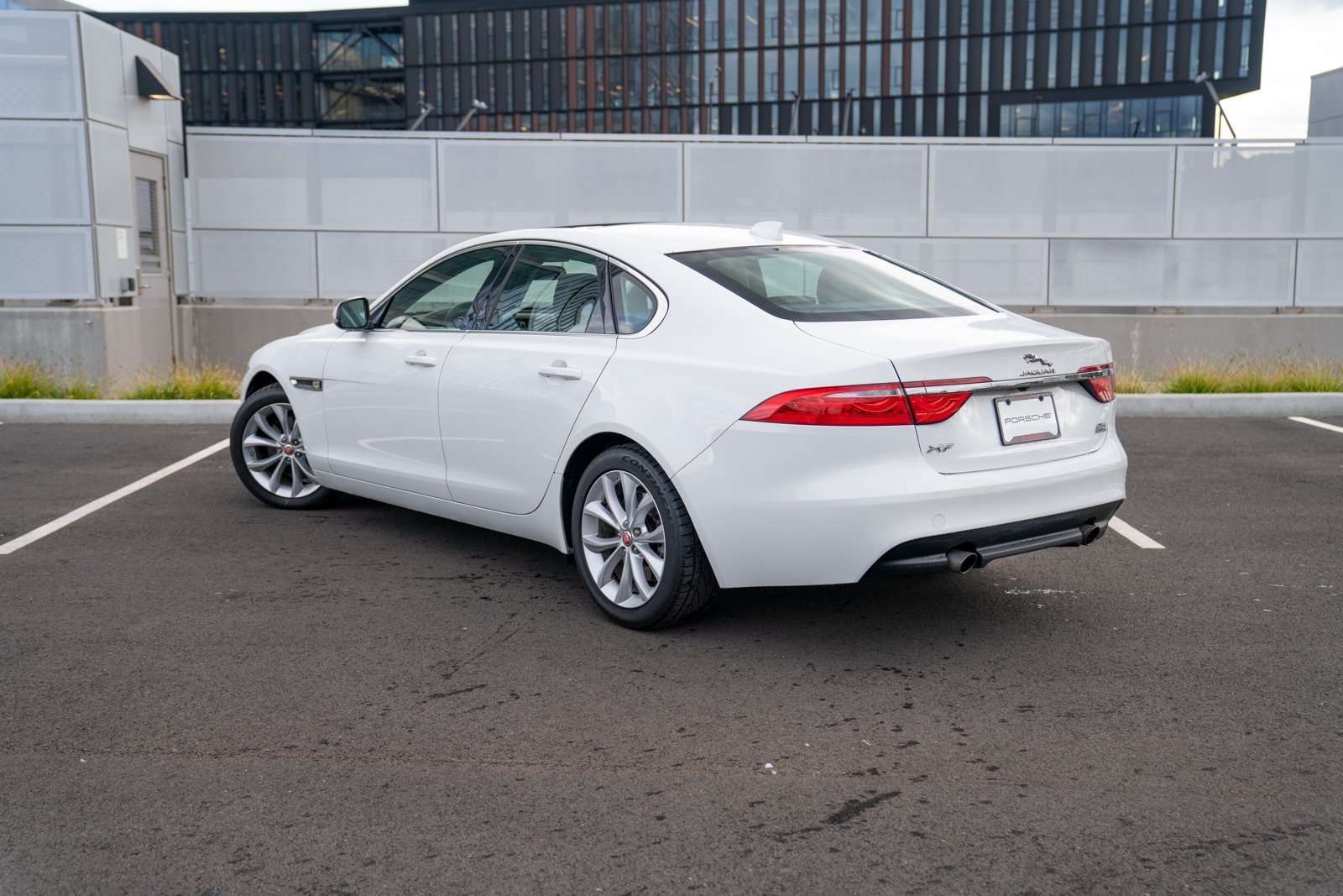 Used 2018 Jaguar XF Premium AWD/4WD image 3