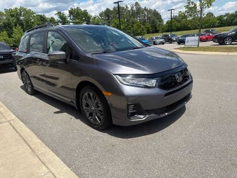 New 2026 Honda Odyssey Touring image 6