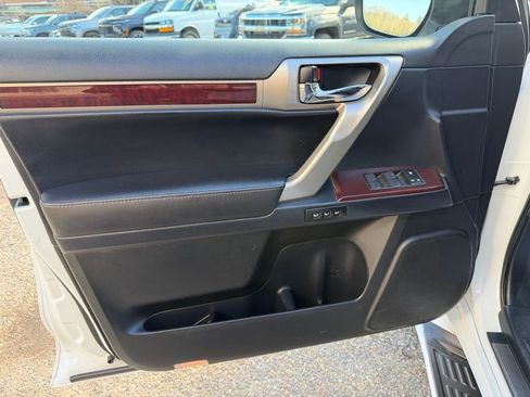 Used 2019 Lexus GX 460 Premium image 12