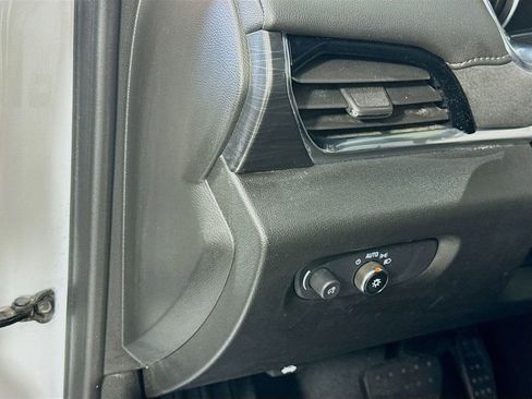 Used 2022 Chevrolet Traverse High Country image 10