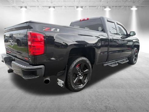 Used 2018 Chevrolet Silverado 1500 LT w/ Redline Edition AWD/4WD image 6