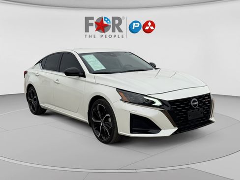 Used 2024 Nissan Altima 2.5 SR FWD image 7