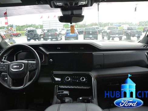 Used 2024 GMC Sierra 1500 AT4 w/ Technology Package AWD/4WD image 18