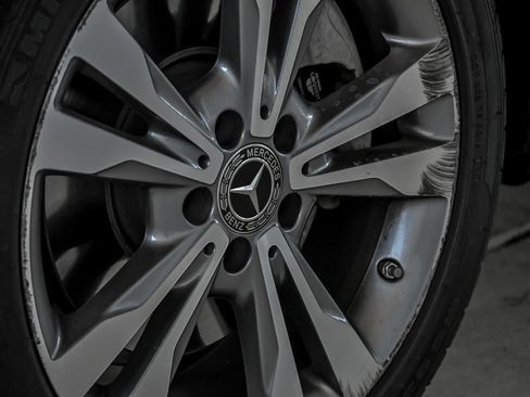 Used 2018 Mercedes-Benz C 300 4MATIC Sedan image 5