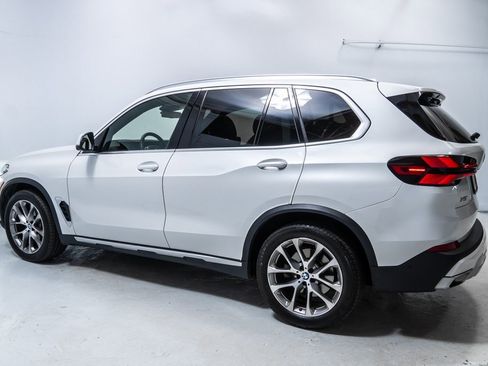 Used 2024 BMW X5 xDrive40i w/ Premium Package image 2