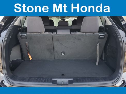 Used 2021 Toyota Highlander LE image 9