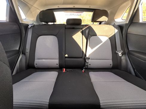 Used 2022 Hyundai Kona SE image 18