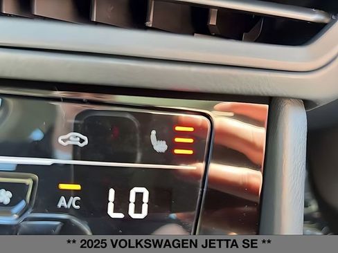 Used 2025 Volkswagen Jetta SE w/ Sunroof Package image 26
